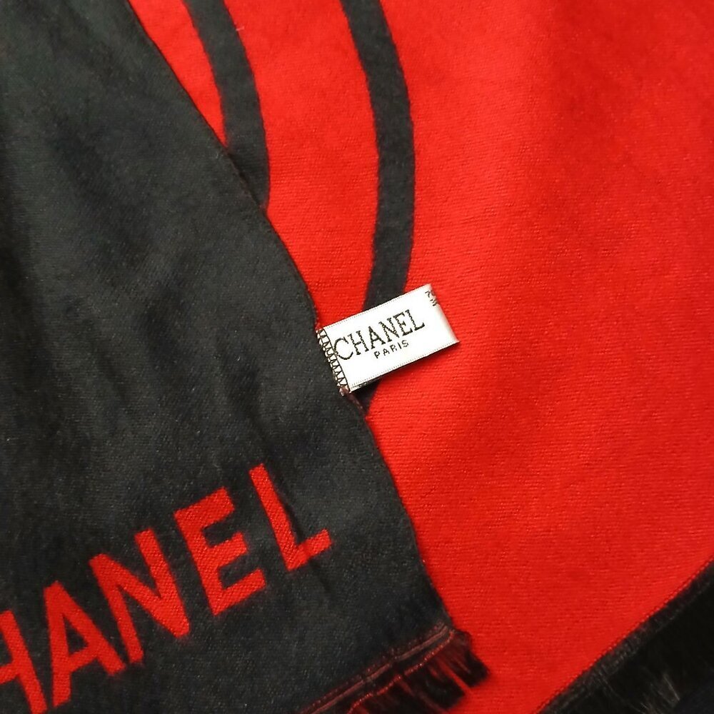 CHANEL Vintage Black & Red Reversible Color Block Wrap Shawl Scarf w/ CC Logo - Picture 8 of 11